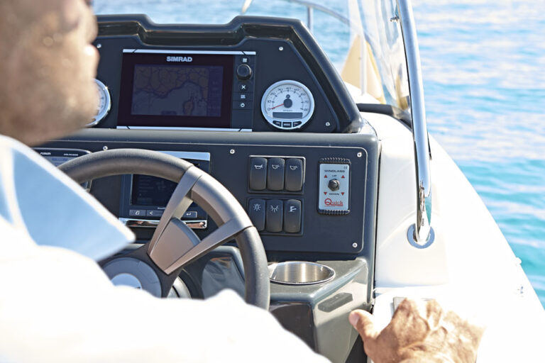 Quicksilver Activ 755 Sundeck Video